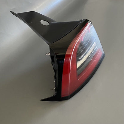 1502086-00-C TESLA MODEL Y TAIL LIGHT LEFT DRIVER SIDE 1502086-00-D 2020 2021 2022 OEM 