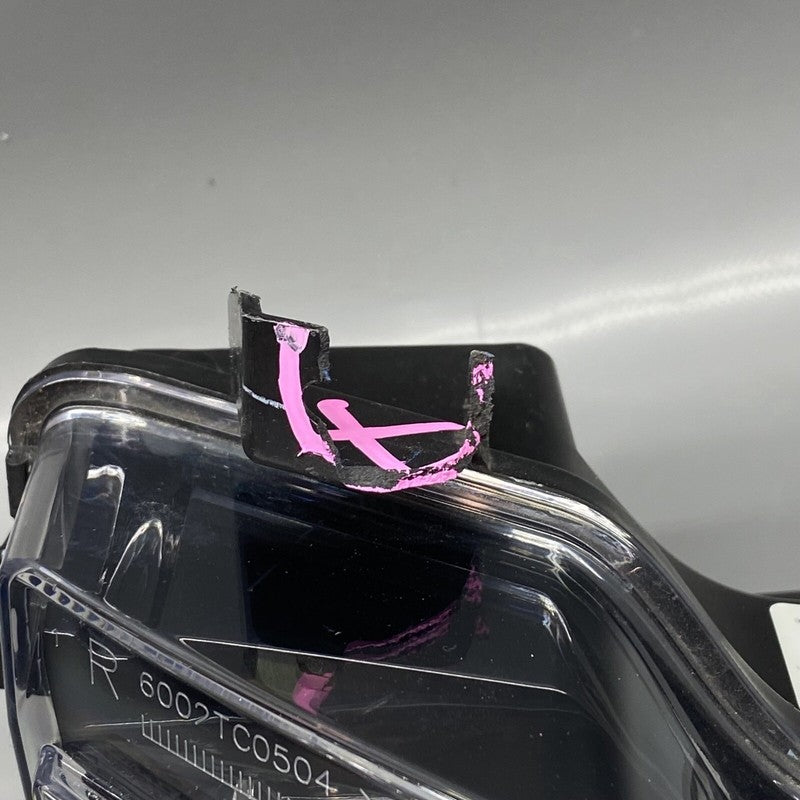 1077392-00-E TESLA MODEL 3 FOG LIGHT RIGHT PASSENGER 2017 2018 2019 2020 3 PIN 1077392-00-E