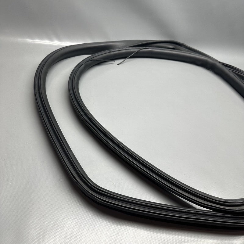 6009582-00-D TESLA MODEL S LIFTGATE TRUNK SEAL 2012 13 14 15 16 17 18 19 20 2021 6009582-00-D