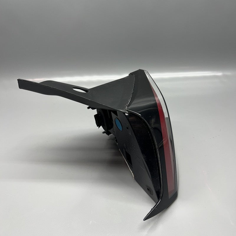 1077397-90 TESLA MODEL 3 TAIL LIGHT LEFT DRIVER 2017 18 19 20 21 22 2023 OEM 1077397-90-