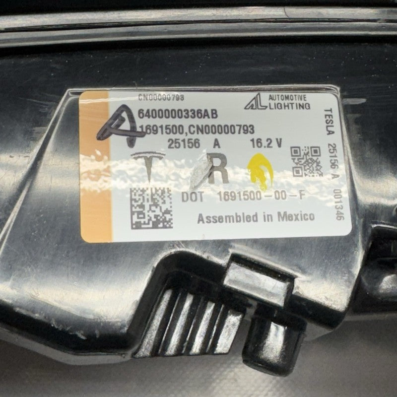 1691500-00-F TESLA MODEL 3 TAIL LIGHT RIGHT PASSENGER 2024 2025 2026 OEM 1691500-00-F