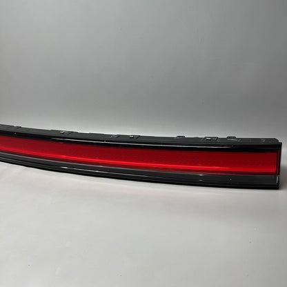 PT00000470M RIVIAN R1S CENTER TAIL LIGHT 2022 2023 2024 LED OEM PT00000470M