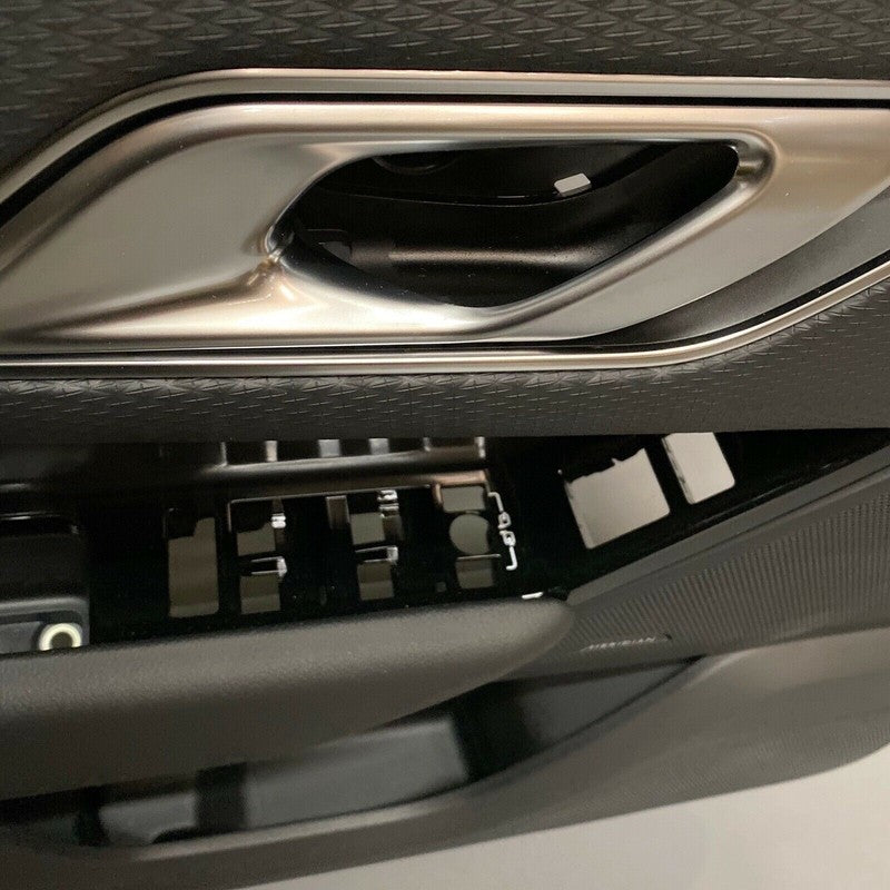 LR091434  /  J8A2-23719-AAW RANGE ROVER VELAR L560 DOOR PANEL LEFT DRIVER FRONT 2018 2019 2020 OEM LR091434 