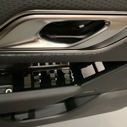 LR091434  /  J8A2-23719-AAW RANGE ROVER VELAR L560 DOOR PANEL LEFT DRIVER FRONT 2018 2019 2020 OEM LR091434 