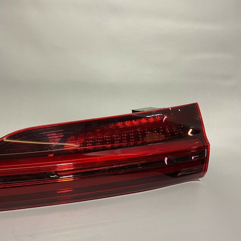 4KE945095C AUDI E-TRON CENTER REAR TAIL LIGHT 4KE945095C 2019 2020 OEM