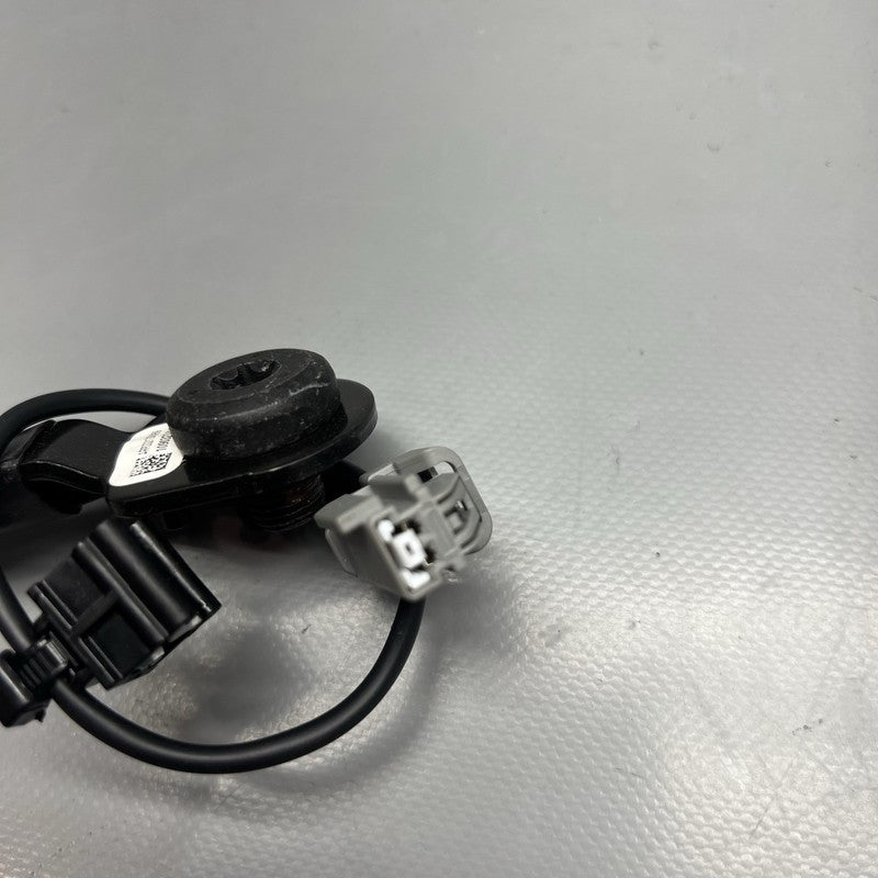 1090323-01-D TESLA MODEL 3 Y BUCKLE 1ST ROW 2017 2018 2019 2020 2021 2022 2023 1090323-01-D