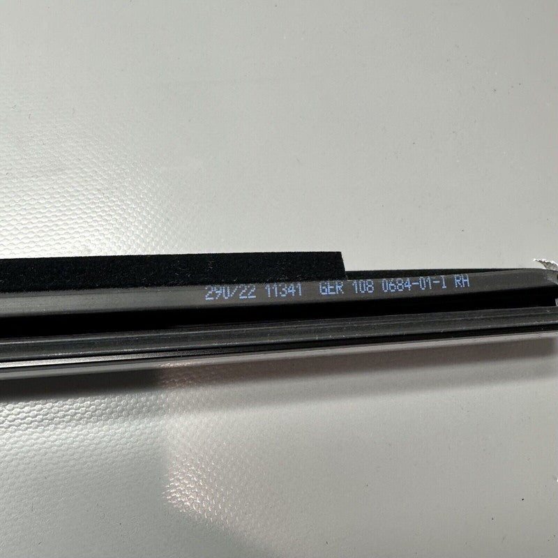 1080684-01-i TESLA MODEL 3 DOOR WINDOW MOLDING RIGHT FRONT 2017 18 19 20 21 2022 1080684-01-i