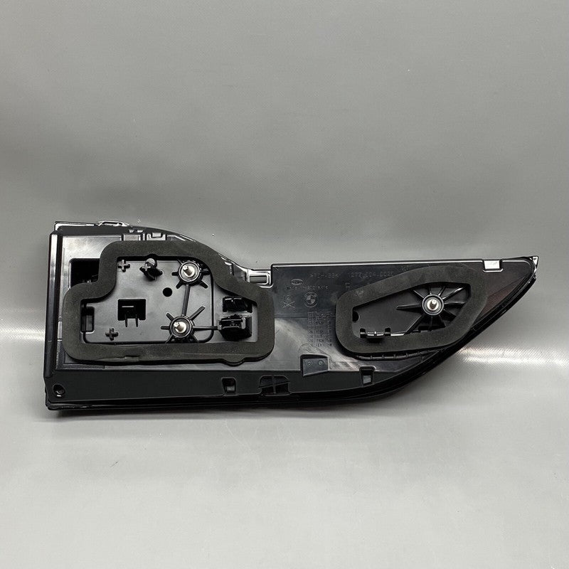 X7 BMW X7 TAIL LIGHT RIGHT INNER 2022 2023 OEM