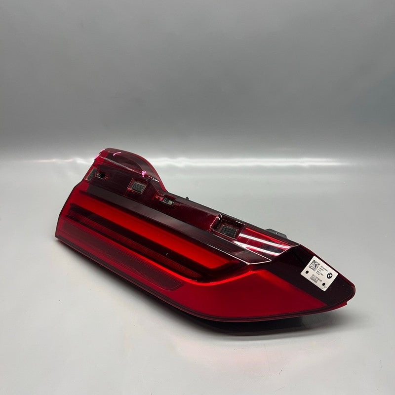 BMW X7 TRUNK  TAIL LIGHT LEFT DRIVER 2019 2020 2021 2022 LED OEM H8744