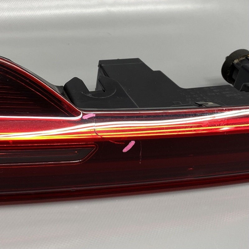 4KE945095G AUDI E-TRON REAR CENTER TAIL LIGHT 2022 2023 2024 OEM 4KE945095G CRACKED