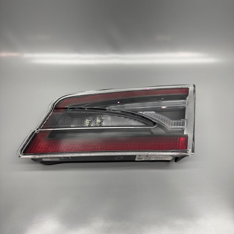 TESLA MODEL S TRUNK TAIL LIGHT RIGHT PASSENGER 2016 2017 2018 2019 202