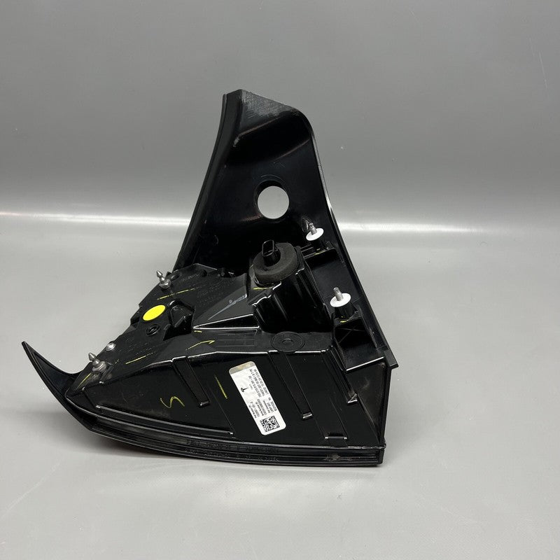 1502087-00-D TESLA MODEL Y TAIL LIGHT RIGHT PASSENGER 2020 2021 2022 2023 LED 4 PIN OEM