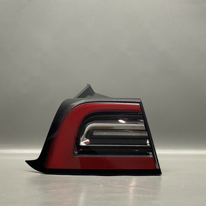 1502086-00-D TESLA MODEL Y TAIL LIGHT LEFT DRIVER 1502086-00-D 2020 2021 2022 LED OEM