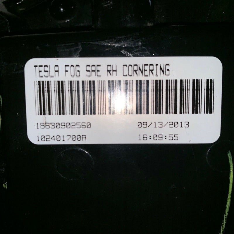 102401700A TESLA MODEL S RIGHT PASSENGER SIDE FOG LIGHT 2012 2013 2014 2015 2016 OEM