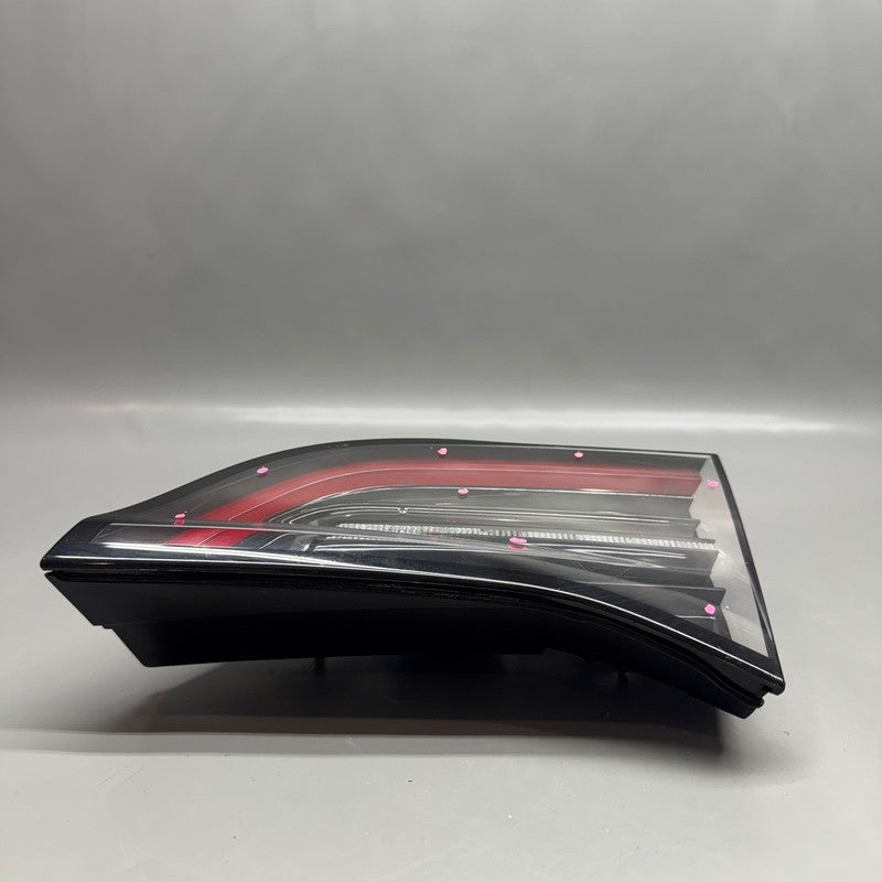 TESLA MODEL Y TAIL LIGHT RIGHT PASSENGER 2020 2021 2022 2023 2024 OEM