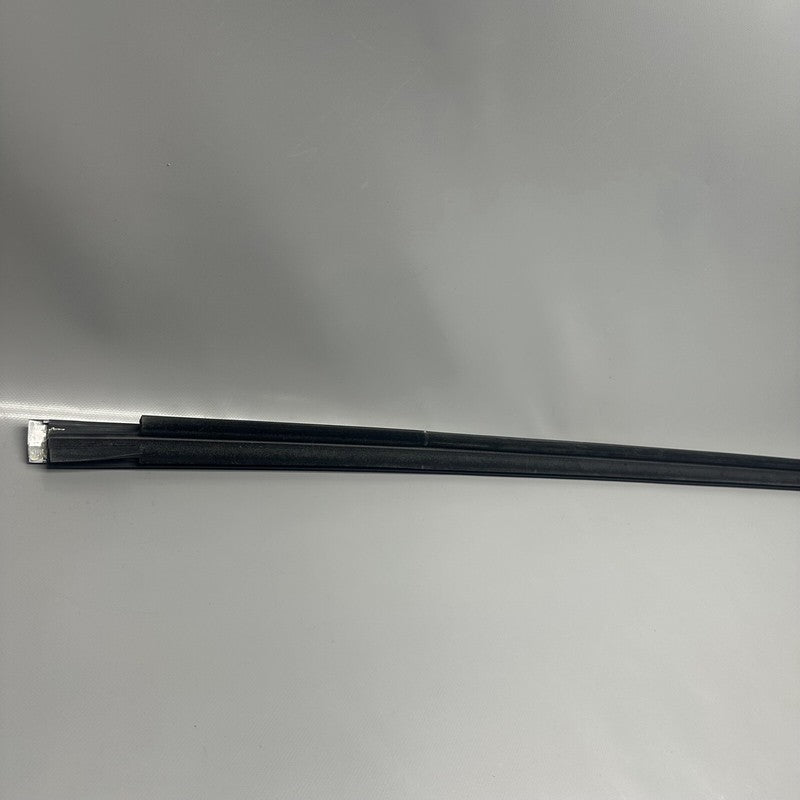 1032168-00-D TESLA MODEL X DOOR WINDOW MOLDING RIGHT REAR 2016 17 18 19 2020 OEM 1032168-00-D
