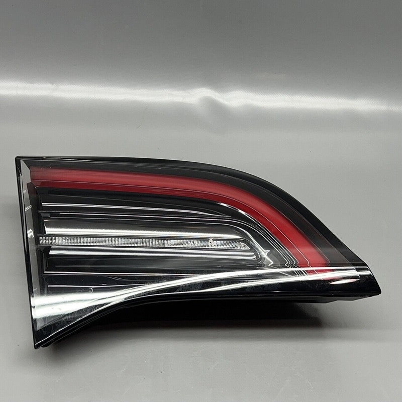 TESLA MODEL Y TAIL LIGHT TRUNK LEFT DRIVER 2020 21 22 23 2024 1502088-