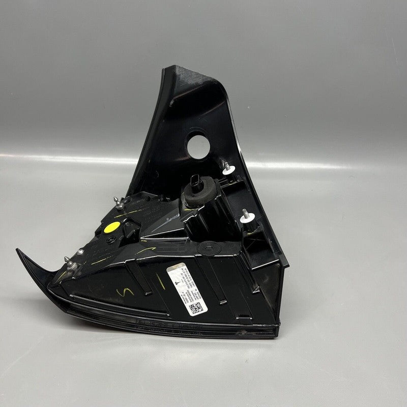 TESLA MODEL Y TAIL LIGHT RIGHT PASSENGER 2020 2021 2022 2023 LED 4 PIN