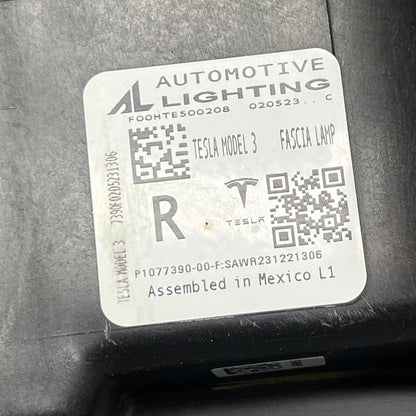 1077390-00-F TESLA MODEL 3 FOG LIGHT RIGHT PASSENGER 2017 18 19 20 21 2022 2 PIN 1077390-00-F