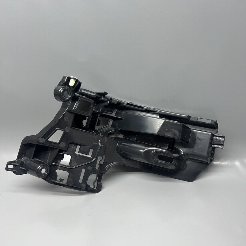 95B807571E PORSCHE MACAN REAR BUMPER LEFT MOUNT BRACKET 2016 17 18 19 20 21 22 2023 OEM