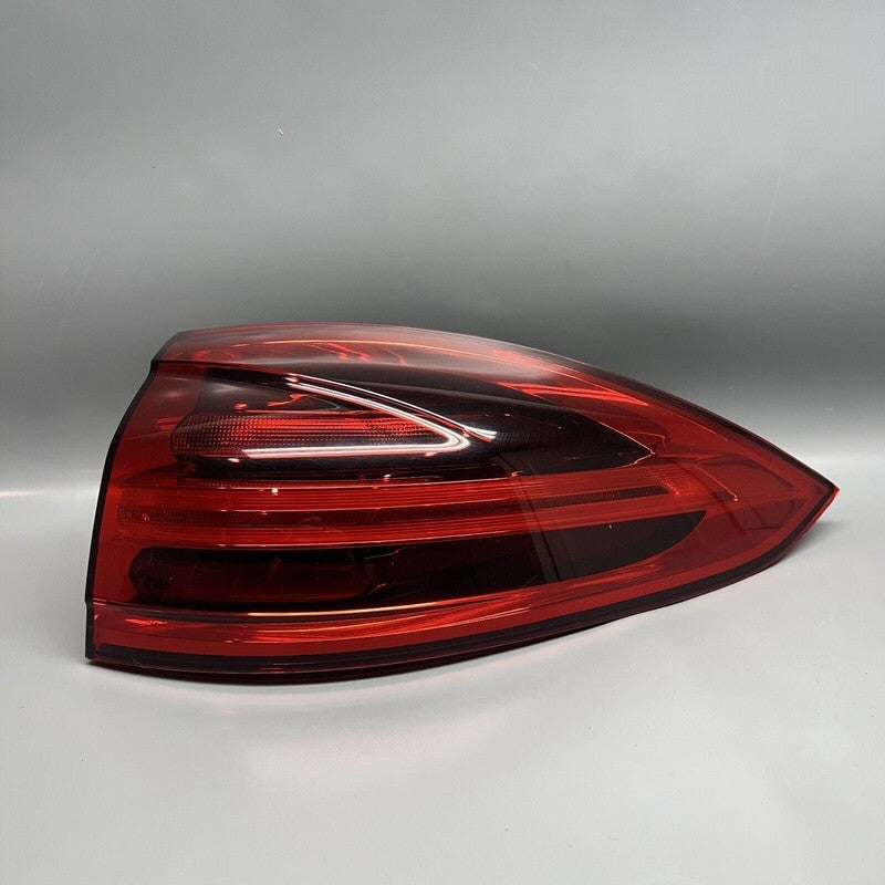 7P5945208R PORSCHE CAYENNE TAIL LIGHT RIGHT PASSENGER 2015 2016 2017 LED OEM 7P5945208R