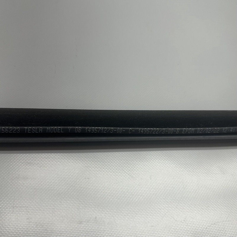 1495711-00-D TESLA MODEL Y DOOR WINDOW MOLDING RIGHT FRONT 2020 2021 22 2023 OEM 1495711-00-D