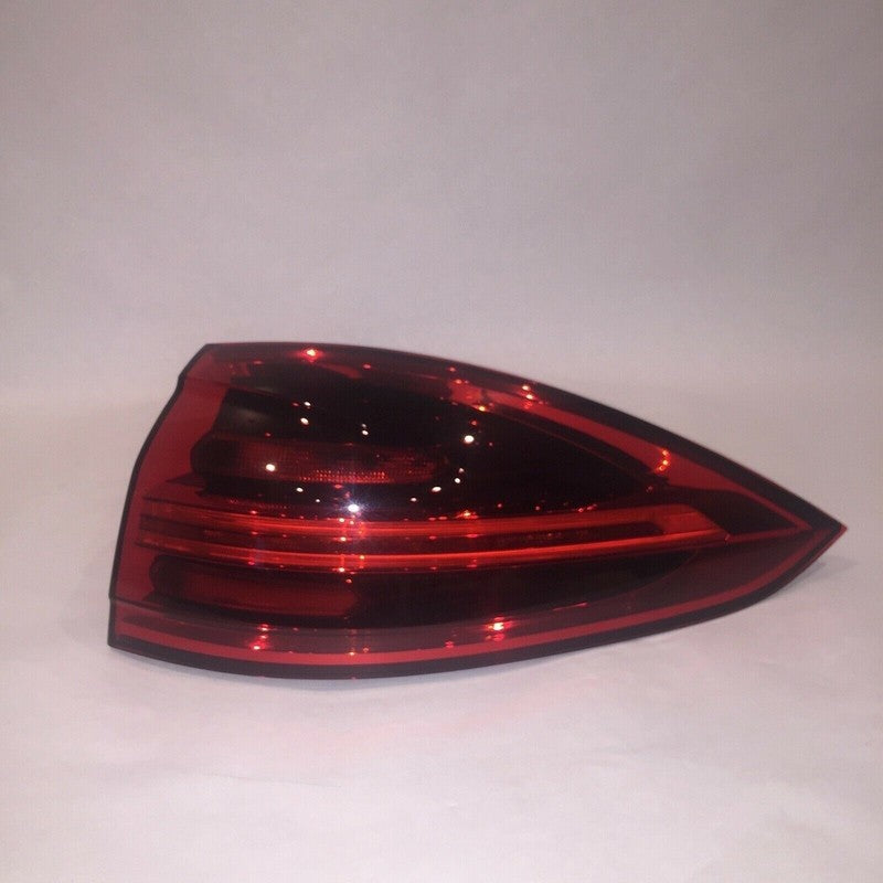 7P5945208R PORSCHE CAYENNE TAIL LIGHT RIGHT SIDE 7P5945208R 2015 2016 2017 LED OEM