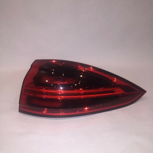 7P5945208R PORSCHE CAYENNE TAIL LIGHT RIGHT SIDE 7P5945208R 2015 2016 2017 LED OEM