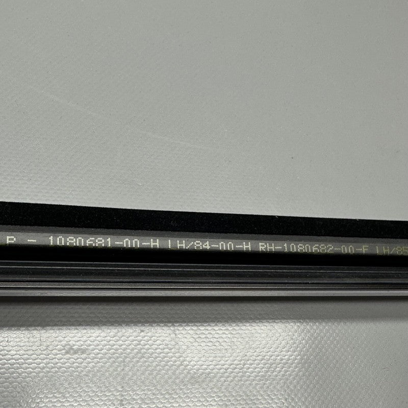 1080681-01-1 TESLA MODEL 3 DOOR WINDOW MOLDING LEFT FRONT 2017 18 19 20 21 2022 1080681-01-1