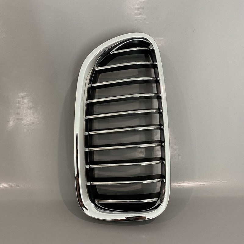 7412324 BMW 528 GRILLE UPPER RIGHT 2014 2015 2016 7412324 535 OEM