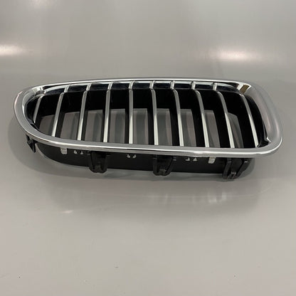 7412324 BMW 528 GRILLE UPPER RIGHT 2014 2015 2016 7412324 535 OEM