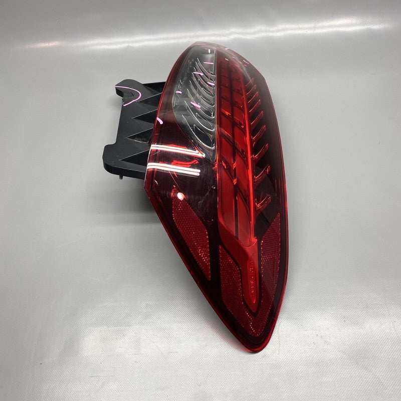 A2139065609 MERCEDES BENZ E300 E450 TAIL LIGHT RIGHT PASSENGER A2139065609 2021 2022 OEM LED