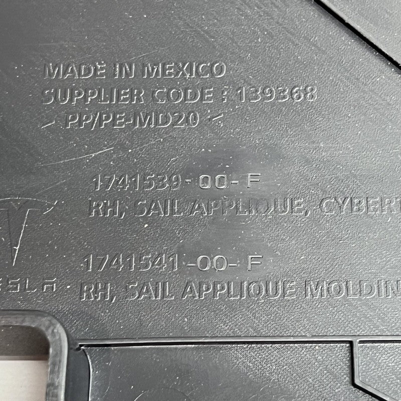 1741539-00-F TESLA CYBERTRUCK BEDSIDE SAIL APPLIQUE RIGHT 2023 2024 OEM 1741539-00-F