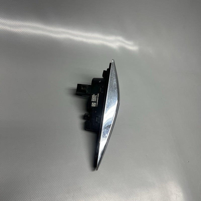 1125107-77-E TESLA MODEL 3 FENDER CAMERA MARKER RIGHT 2018 2019 2020 2021 1125107-77-E