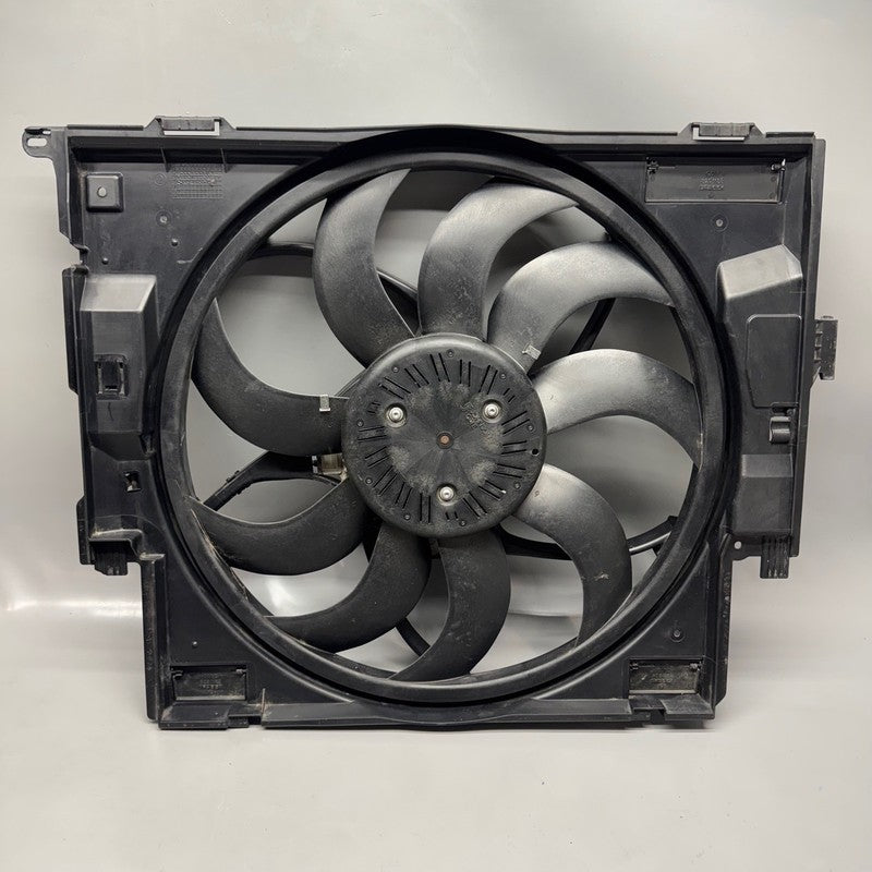8641947 BMW 328I RADIATOR FAN 340 430 2016 2017 2018 2019 2020 OEM 8641947