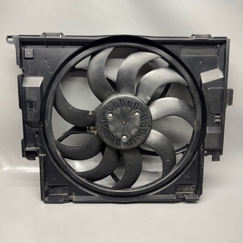 8641947 BMW 328I RADIATOR FAN 340 430 2016 2017 2018 2019 2020 OEM 8641947