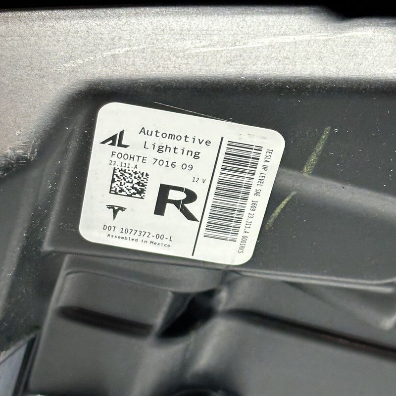 1077372-00-L TESLA MODEL 3 HEADLIGHT RIGHT PASSENGER LED 2017 2018 2019 2020 OEM 1077372-00-L