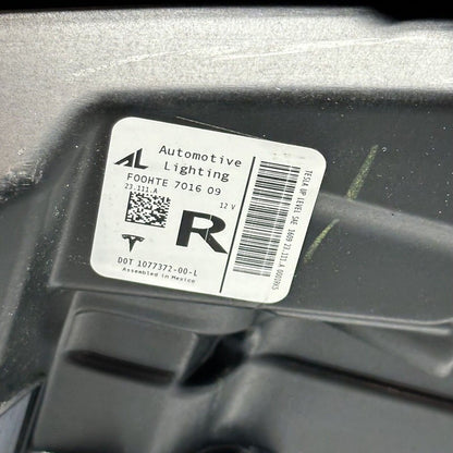 1077372-00-L TESLA MODEL 3 HEADLIGHT RIGHT PASSENGER LED 2017 2018 2019 2020 OEM 1077372-00-L