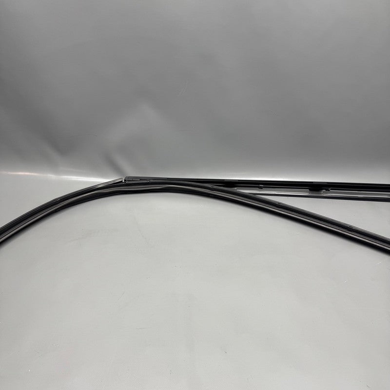 TESLA CYBERTRUCK WINDSHIELD WIPER 2024 2025 OEM 1853255-98-D