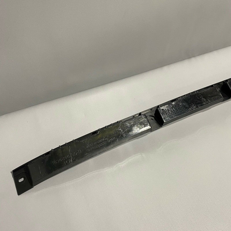 1034844-00-B TESLA MODEL S REAR BUMPER CENTER BRACKET 1034844-00-B 2012 2013 2014 2015 OEM