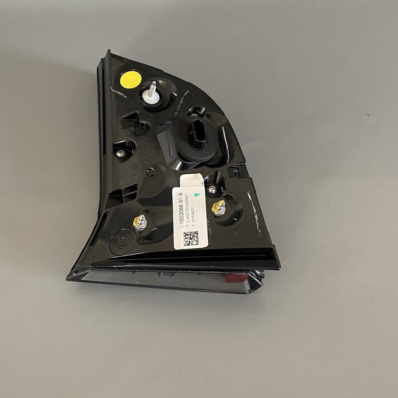 1502088-91-B TESLA MODEL 3,Y INNER TAIL LIGHT LEFT SIDE 2017 2018 2019 2020 2021 2022 OEM