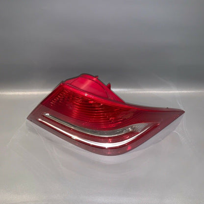 A2038203464 MERCEDES BENZ C230 C350  TAIL LIGHT RIGHT PASSENGER A2038203464 2006 2007 OEM