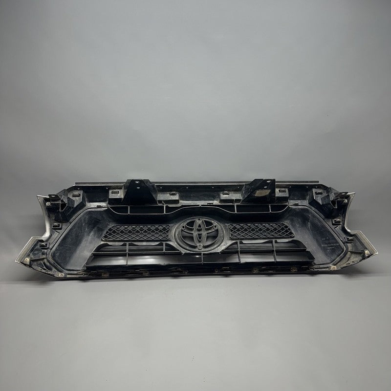 53100-04470 TOYOTA TACOMA GRILLE 2012 2013 2014 2015 OEM 53100-04470 DAMAGED