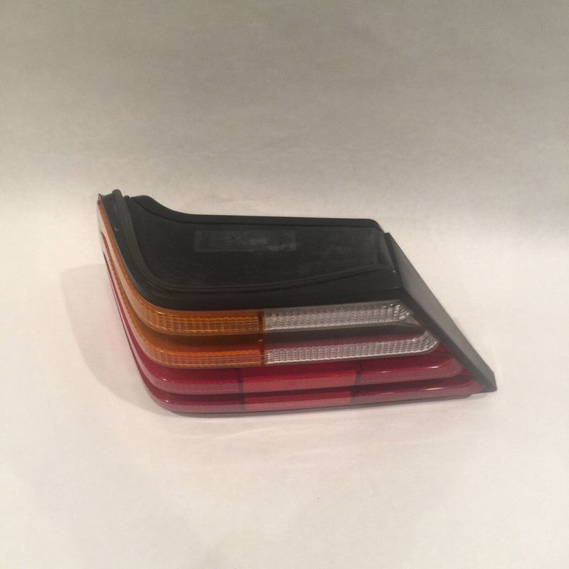 MERCEDES BENZ E320 TAIL LIGHT LEFT SIDE 1989 1990 1991 1992 1993 1994 1995 OEM