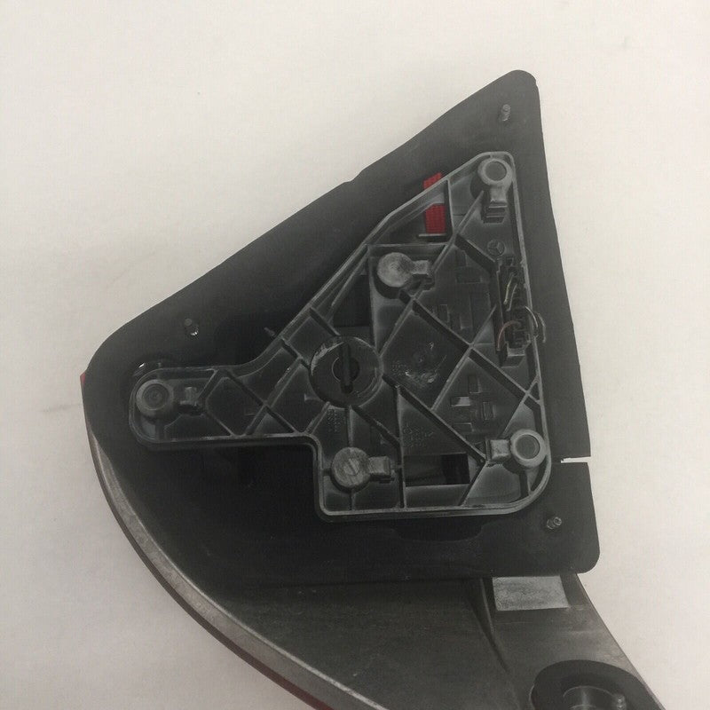 2038201064 MERCEDES BENZ C240 C320 TAIL LIGHT RIGHT PASSENGER SIDE 2001 2002 2003 2004 OEM