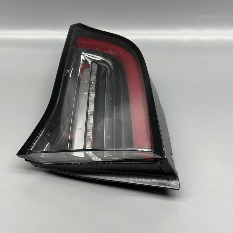 1502088-00-B TESLA MODEL Y TAIL LIGHT TRUNK RIGHT SIDE 2020 2021 2022 2023 OEM HAS WATER MARK