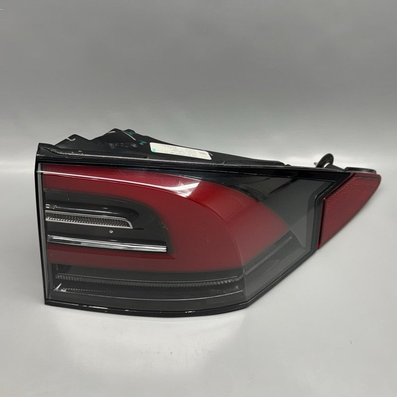 1034333-00-A TESLA MODEL X TAIL LIGHT RIGHT PASSENGER 2016 2017 2018 2019 2020 OEM