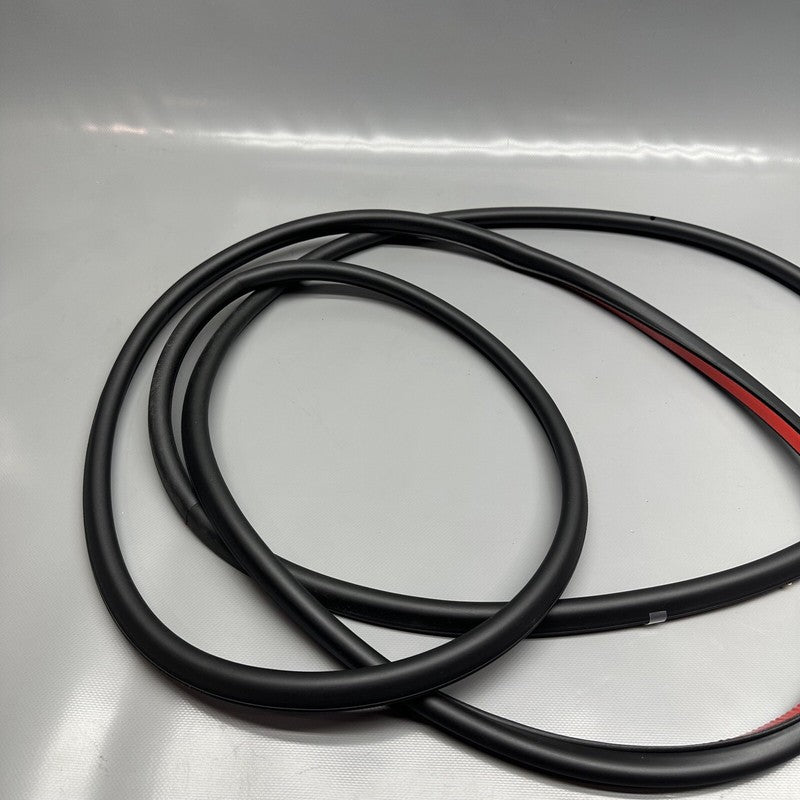 4KE-839-912-A AUDI E-TRON DOOR SEAL RIGHT REAR 2019 2020 2021 2022 2023 OEM 4KE-839-912-A