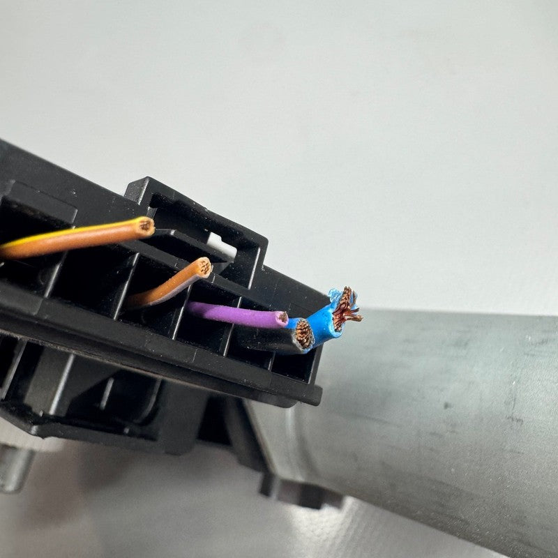 BMW X1 X2 DOOR WINDOW MOTOR LEFT FRONT 2023 2024 2025 OEM 5A75082