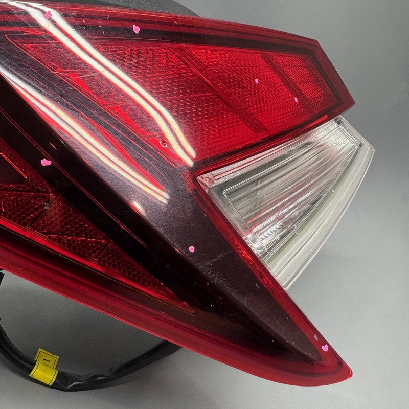 HYUNDAI ELANTRA TAIL LIGHT LEFT DRIVER 2021 2022 2023 OEM 92401AA020